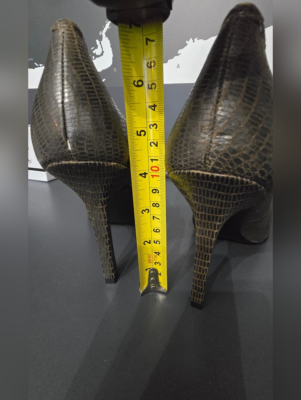 BCBGeneration Brown Tonal Lizard Pointed Toe Stiletto Heels 10M runs small - Picture 3 of 7